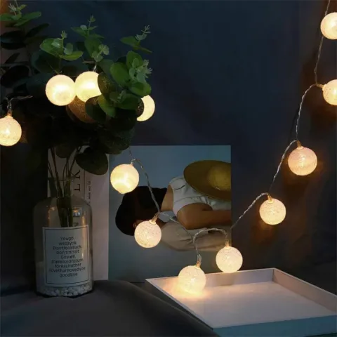 LED lampice sa 10 bijelih ukrasnih kugli na nizu od 3,7 m